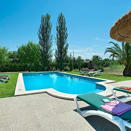 Hébergement de vacances Lovely Stone-clad With Large Garden By Renthousing