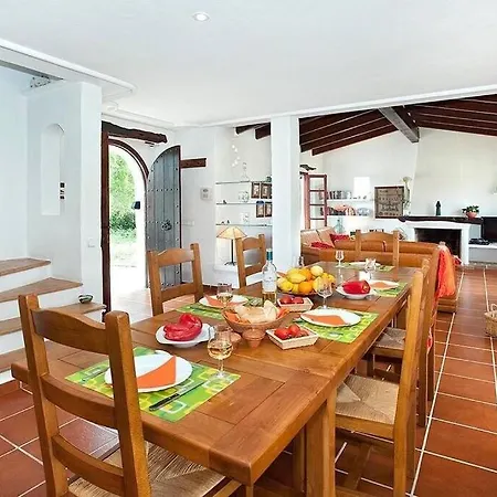 Holiday home Lovely Stone-clad With Large Garden By Renthousing